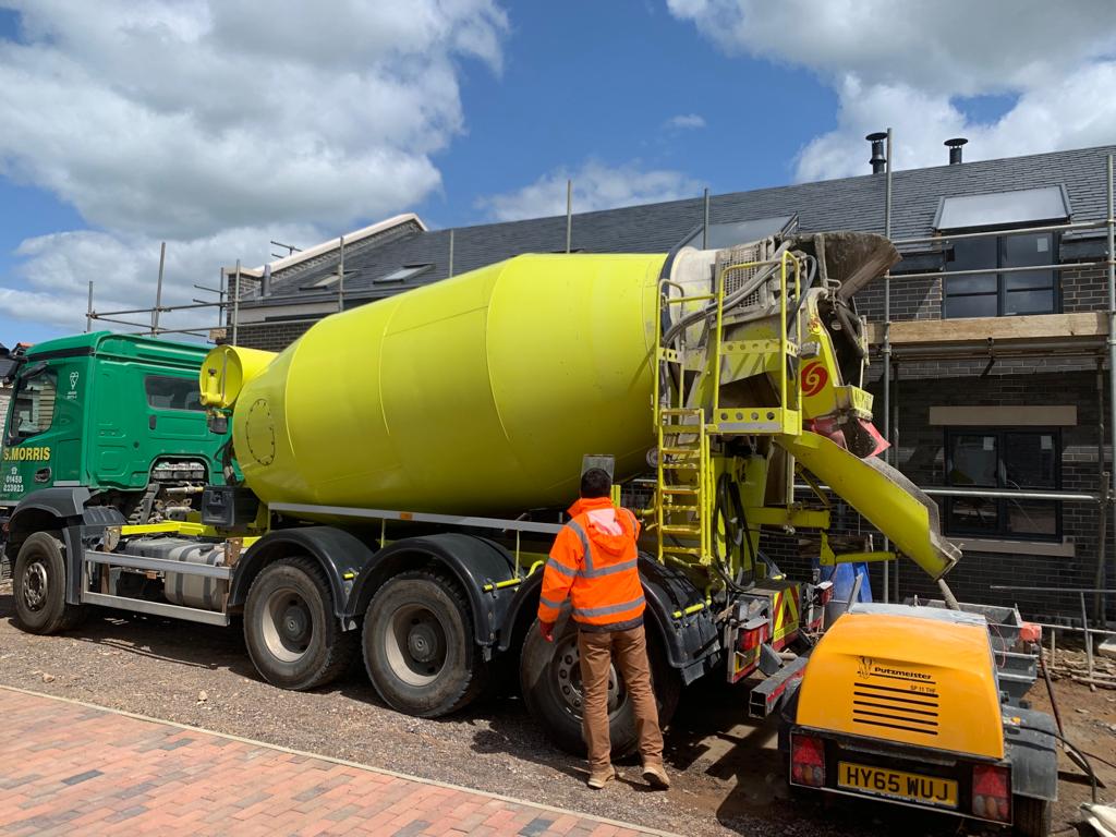 Flowscreed Southwest - preparing to lay liquid floor screed on site