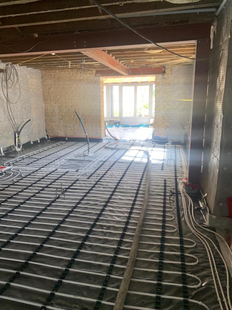 Flow screed southwest - liquid floor screed being laid over underfloor heating